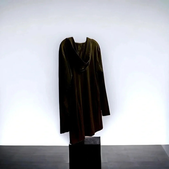 NWOT Ladies Beach Shirt Dress/Cover Up Long Sleeved With Thumb Openings. - Picture 2 of 6